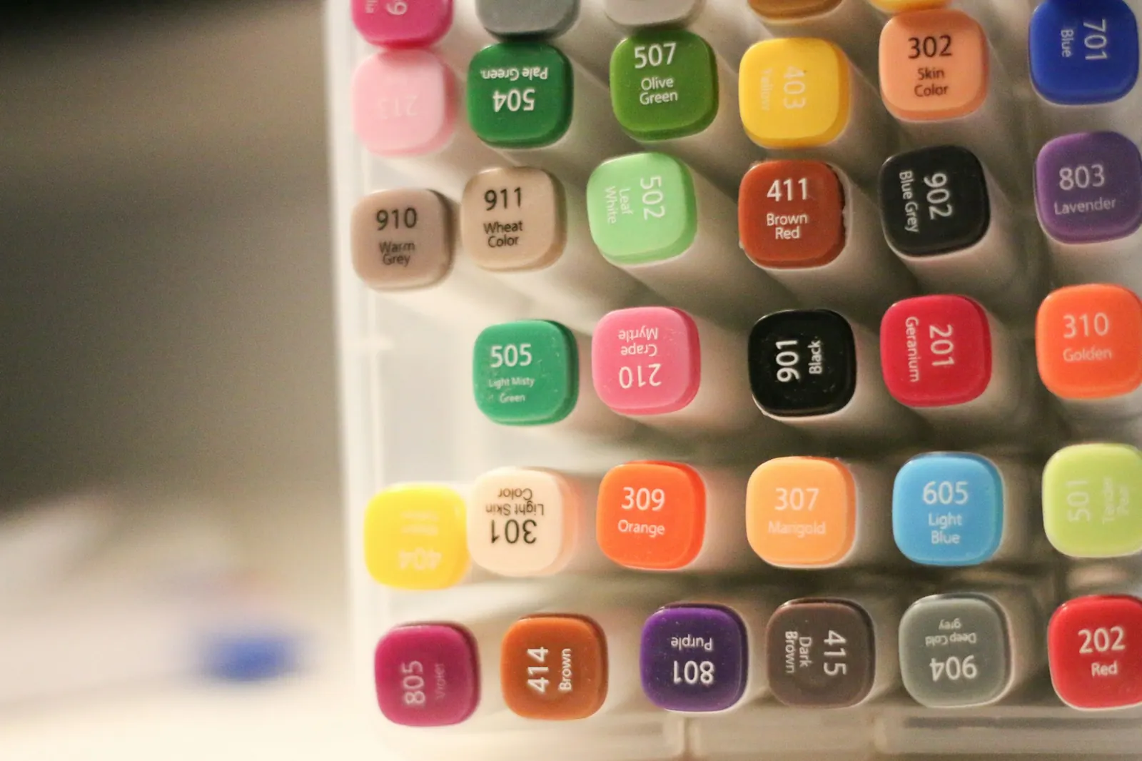 Rotuladores de colores con el código de color en el capuchón