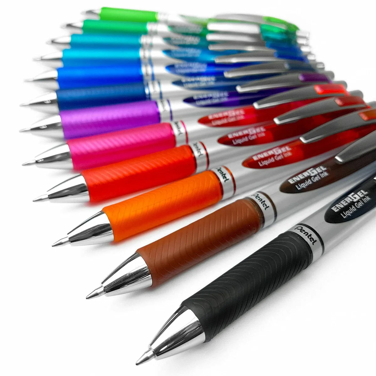 Bolígrafo retráctil de tinta de gel líquido EnerGel XM BL77 de Pentel, 0,7 mm, 52% reciclado, paquete de 12 en colores variados