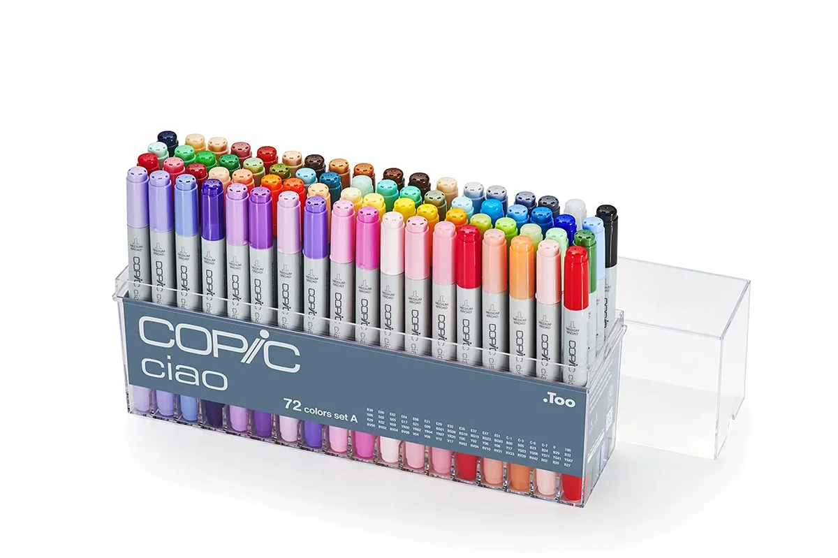 Copic Ciao Set «72 Colors A», 72 piezas en expositor acrílico, Rotulador doble con punta mediana y punta de pincel