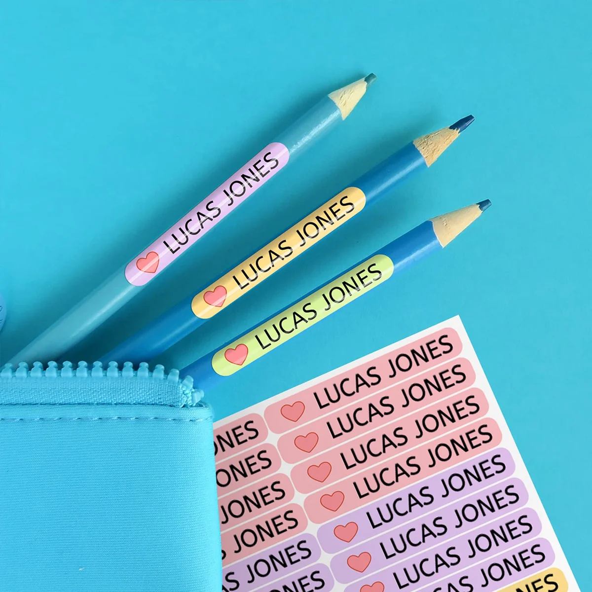 50 Etiquetas Adhesivas Personalizadas para lápices, bolis y rotuladores. Pegatinas escolares con nombre para marcar objetos, resistentes al agua para colegio y guardería, 4,6 x 0,6 cm…