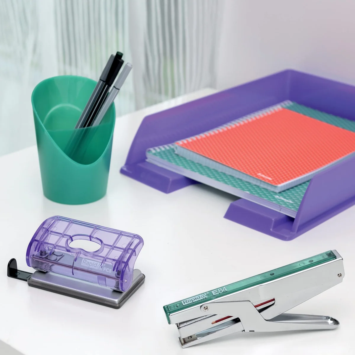 Esselte Perforadora de Papel de 2 Orificios, Taladradora con Capacidad Hasta 10 Hojas, Compacta, Hogar, Escuela y Oficina, Gama Colour'Breeze, Lavanda, 5001334
