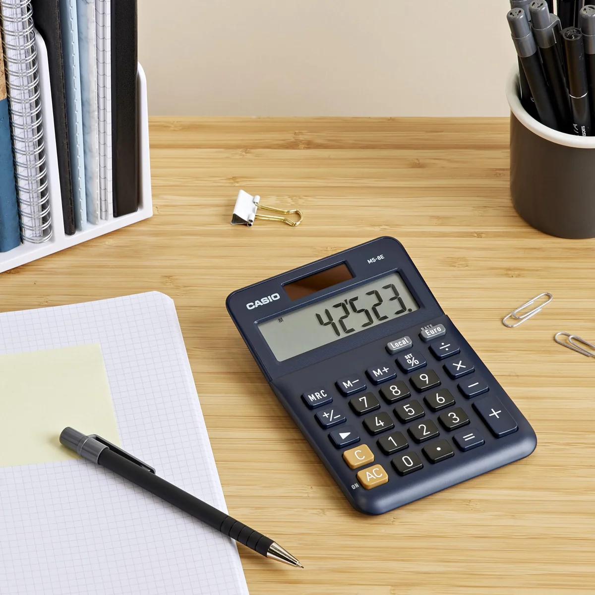 Casio, MS-8E, Calculadora de Escritorio con Pantalla Extra-Grande de 8 dígitos, Azul, alimentada por energía Solar/batería, con cálculo de Porcentaje avanzado