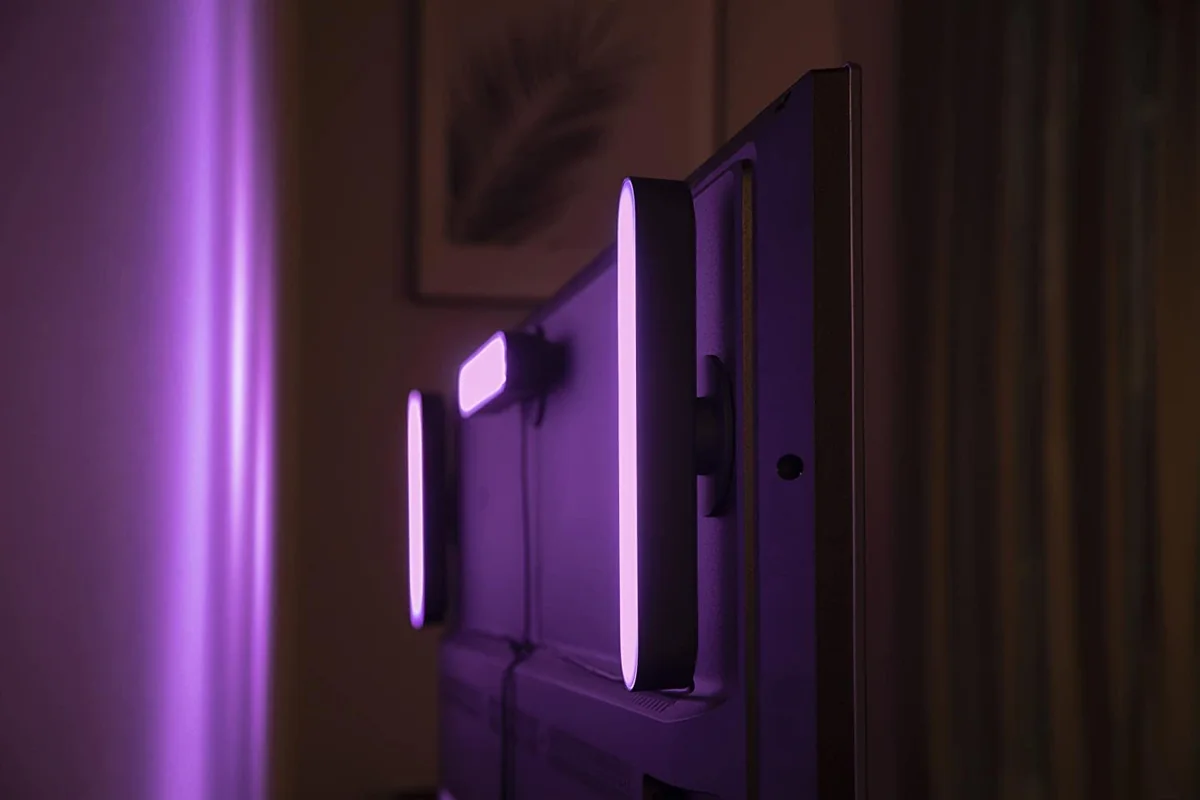 Philips Hue - Barra de luz led, Hue Play, Luz blanca y luces de colores, lámpara led Compatible con Alexa y Google Home, Negro - 1 Unidad
